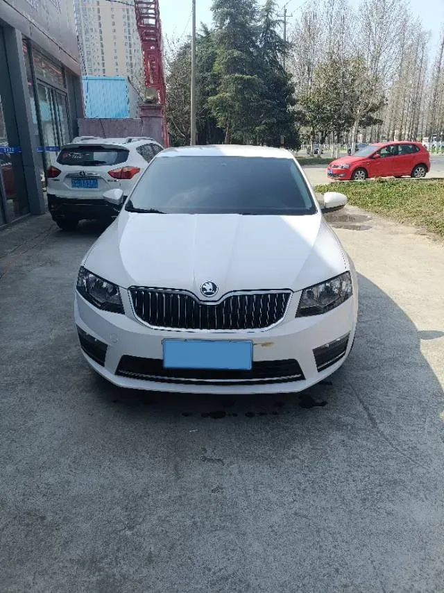 2017 Skoda Octavia 1.6L 110HP L4 5MT,autocango,china used car exporter,china ev exporter,chinese used car exporter,chinese used ev exporter