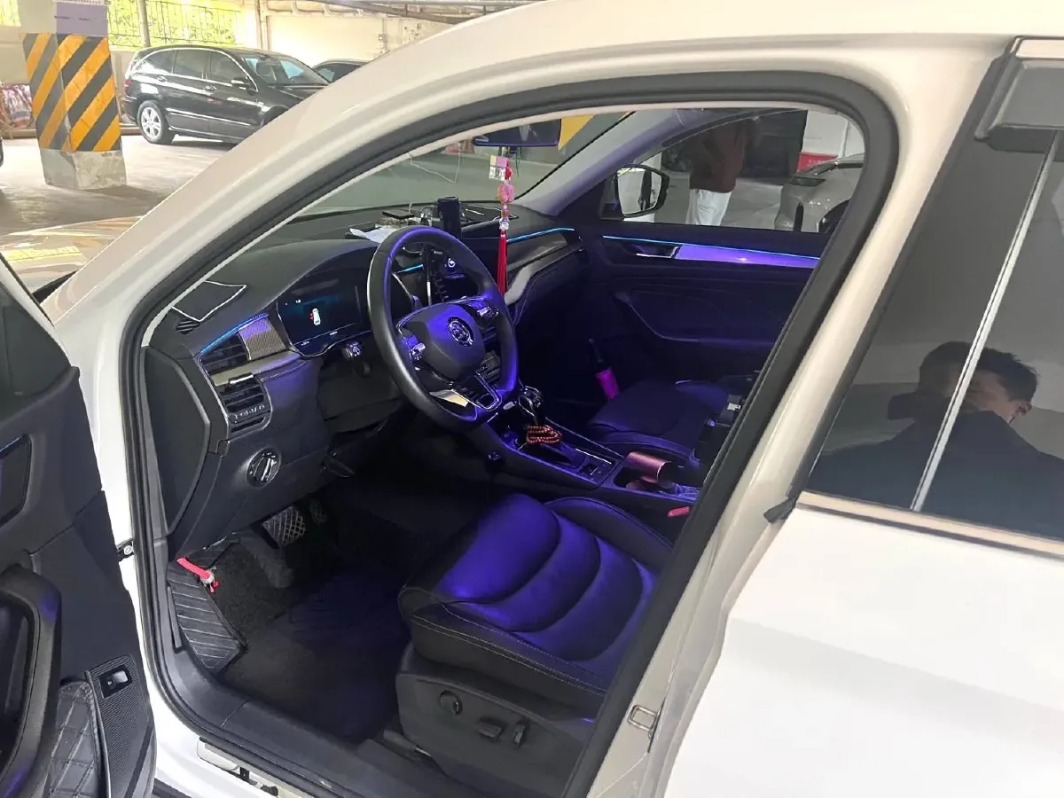 2022 Skoda Kodiak 2.0T 186HP L4 7DCT,autocango,china used car exporter,china ev exporter,chinese used car exporter,chinese used ev exporter