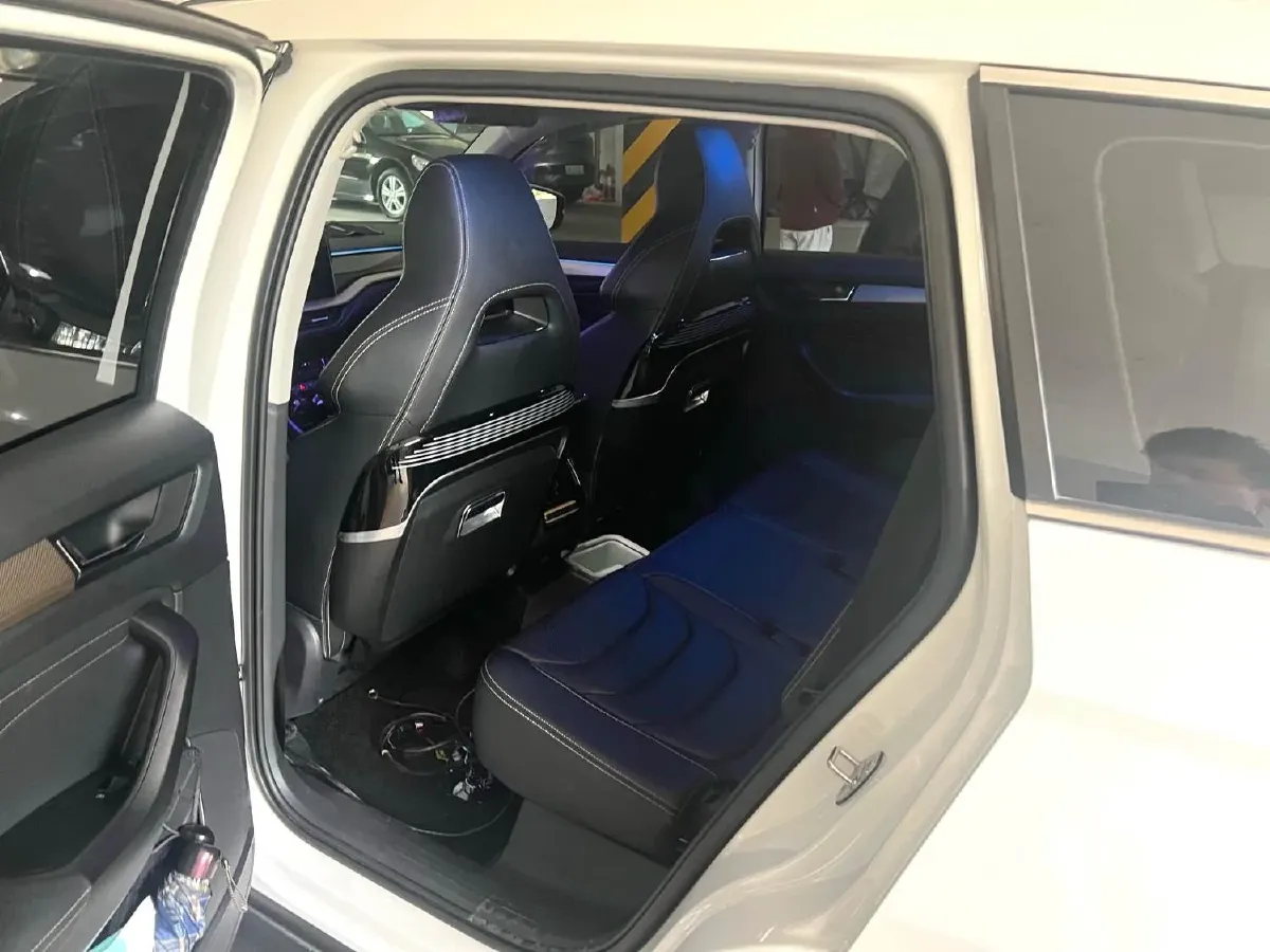 2022 Skoda Kodiak 2.0T 186HP L4 7DCT,autocango,china used car exporter,china ev exporter,chinese used car exporter,chinese used ev exporter