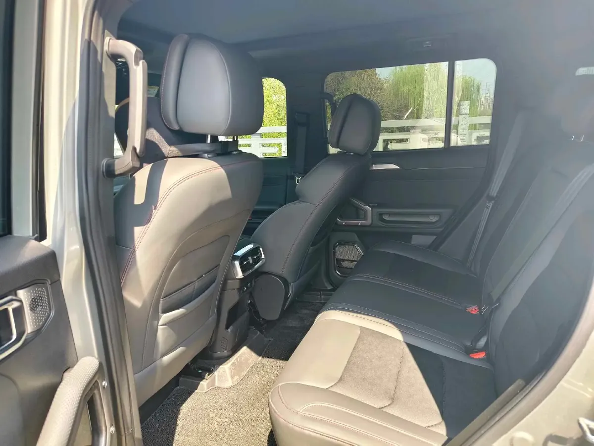 2024 Jetour Traveller 2.0T 254HP L4 7DCT,autocango,china used car exporter,china ev exporter,chinese used car exporter,chinese used ev exporter