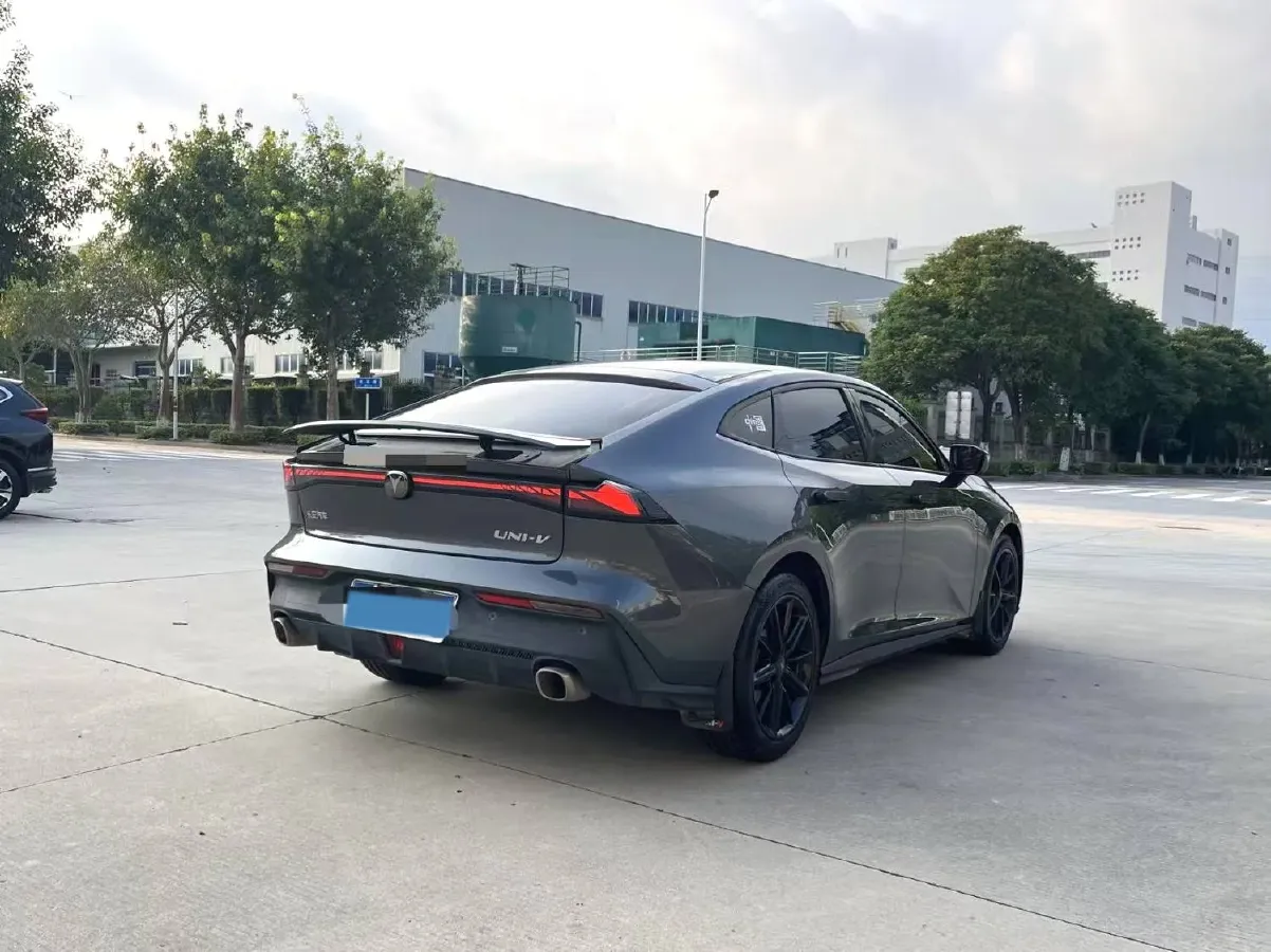 2022 ChangAn UNI-V 1.5T 188HP L4 7DCT,autocango,china used car exporter,china ev exporter,chinese used car exporter,chinese used ev exporter