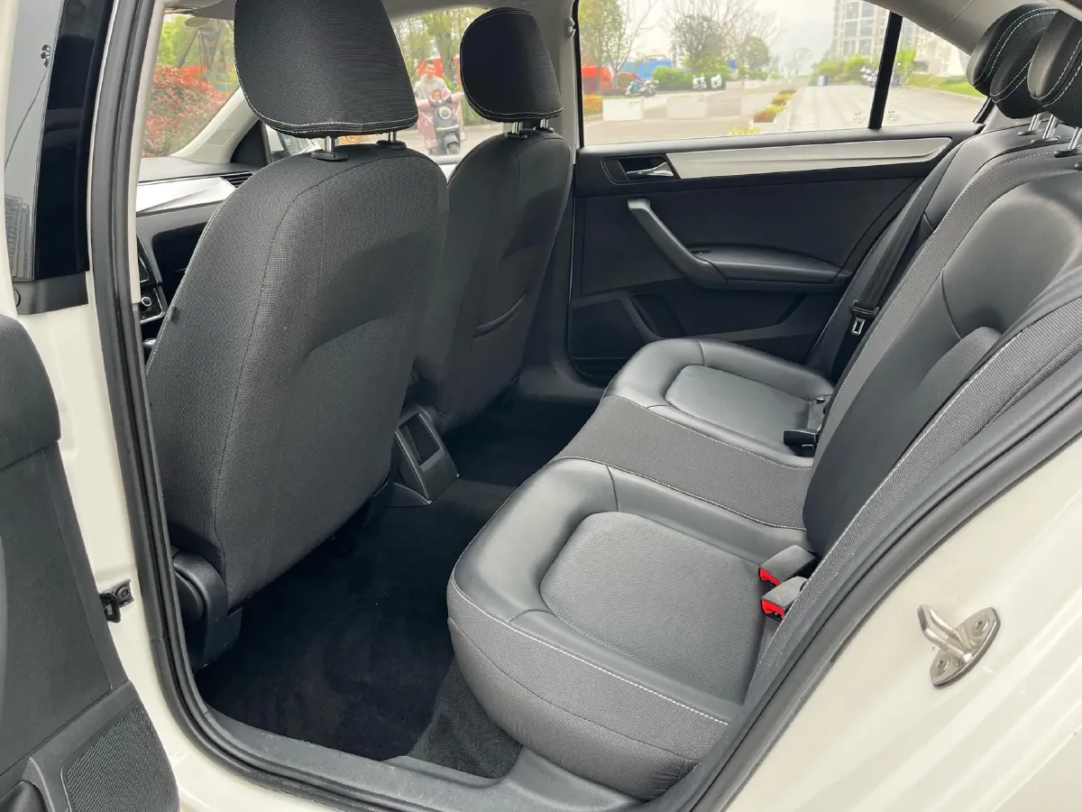 2022 Skoda Rapid 1.5L 112HP L4 6AT,autocango,china used car exporter,china ev exporter,chinese used car exporter,chinese used ev exporter