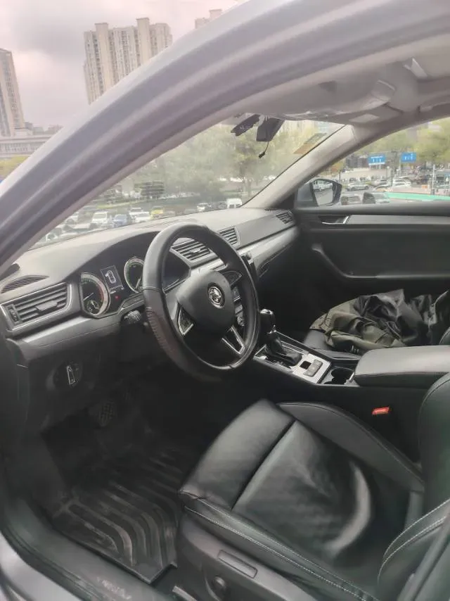 2018 Skoda Superb 1.8T 180HP L4 7DCT,autocango,china used car exporter,china ev exporter,chinese used car exporter,chinese used ev exporter