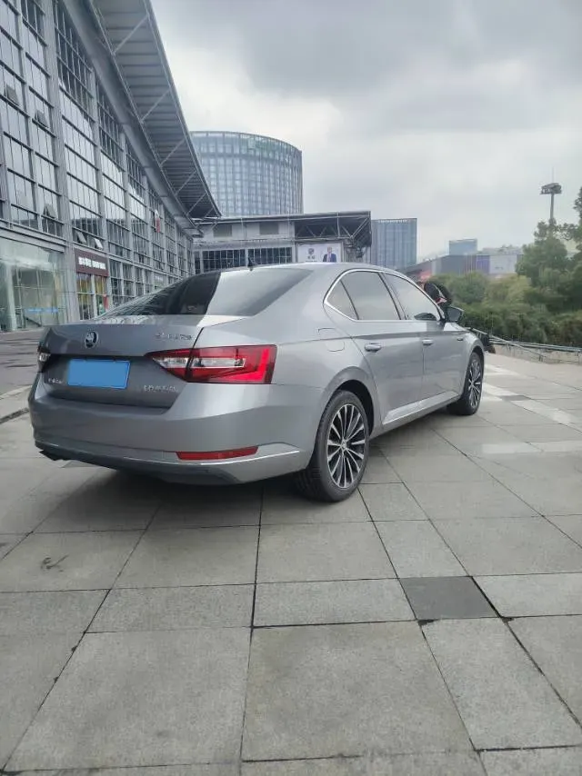 2018 Skoda Superb 1.8T 180HP L4 7DCT,autocango,china used car exporter,china ev exporter,chinese used car exporter,chinese used ev exporter
