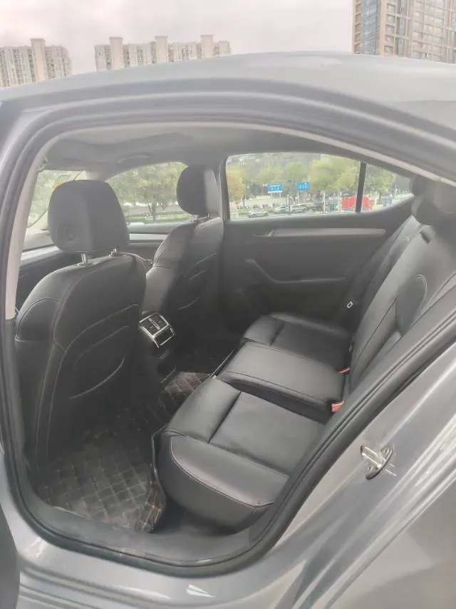 2018 Skoda Superb 1.8T 180HP L4 7DCT,autocango,china used car exporter,china ev exporter,chinese used car exporter,chinese used ev exporter