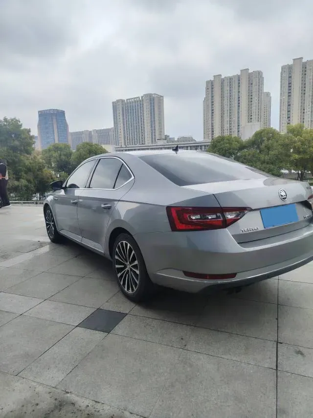 2018 Skoda Superb 1.8T 180HP L4 7DCT,autocango,china used car exporter,china ev exporter,chinese used car exporter,chinese used ev exporter