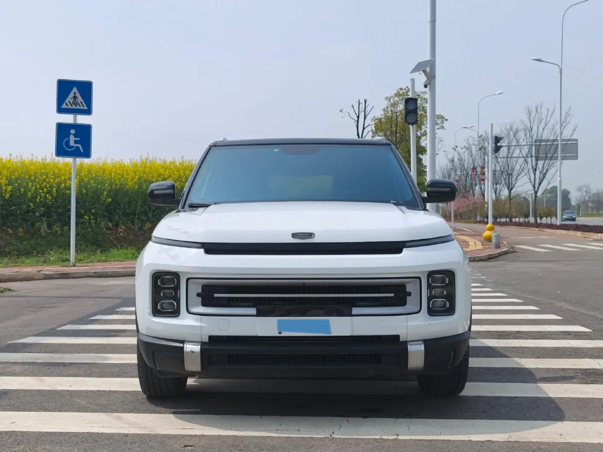 2023 Geely ICON 1.5T 181HP L4 7DCT,autocango,china used car exporter,china ev exporter,chinese used car exporter,chinese used ev exporter