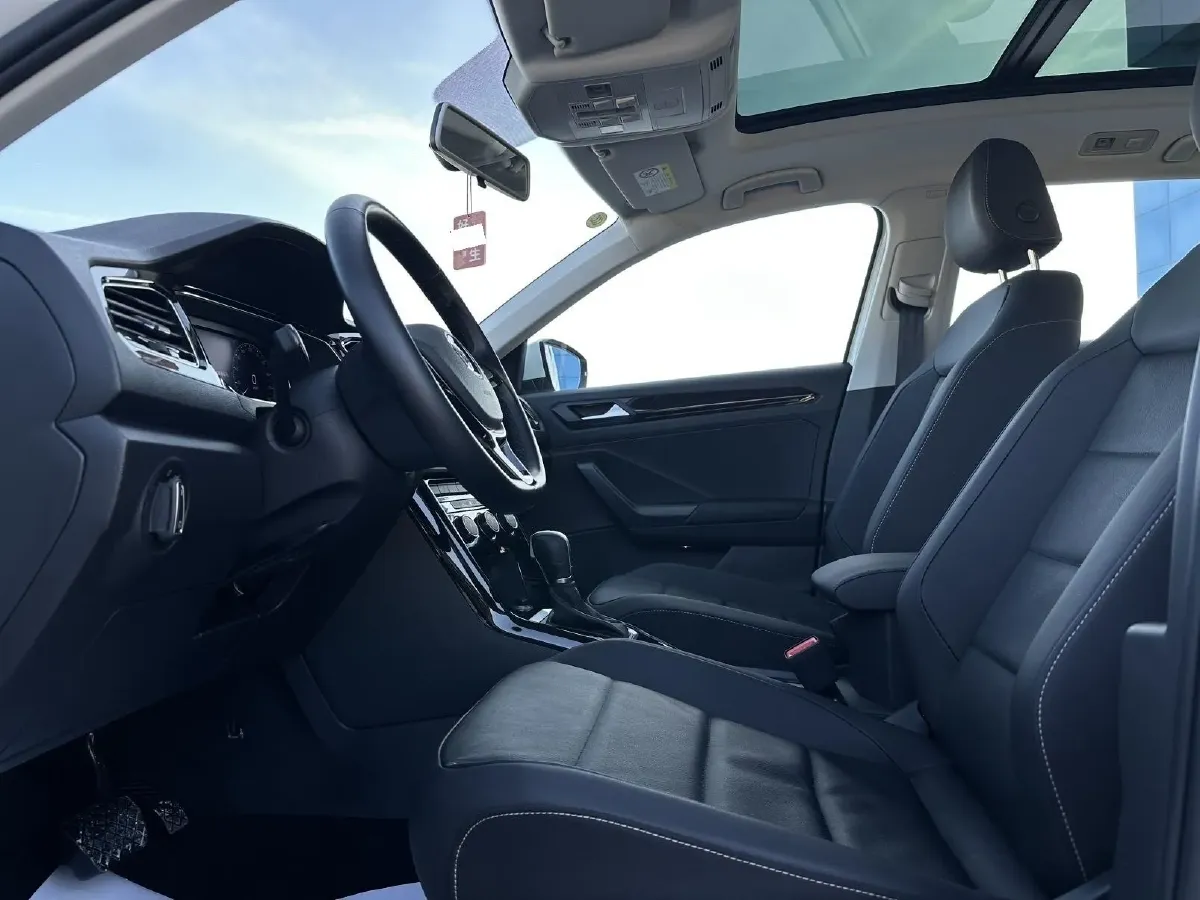 2020 Volkswagen T-Roc 1.4T 150HP L4 7DCT,autocango,china used car exporter,china ev exporter,chinese used car exporter,chinese used ev exporter