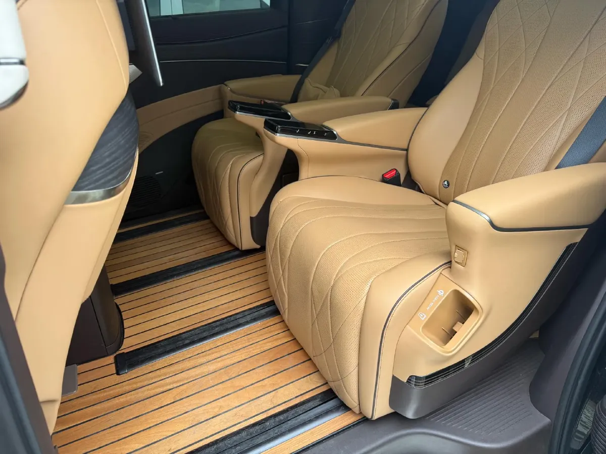 2024 Denza D9 1.5T 139HP L4 E-CVT PHEV 40KWH,autocango,china used car exporter,china ev exporter,chinese used car exporter,chinese used ev exporter