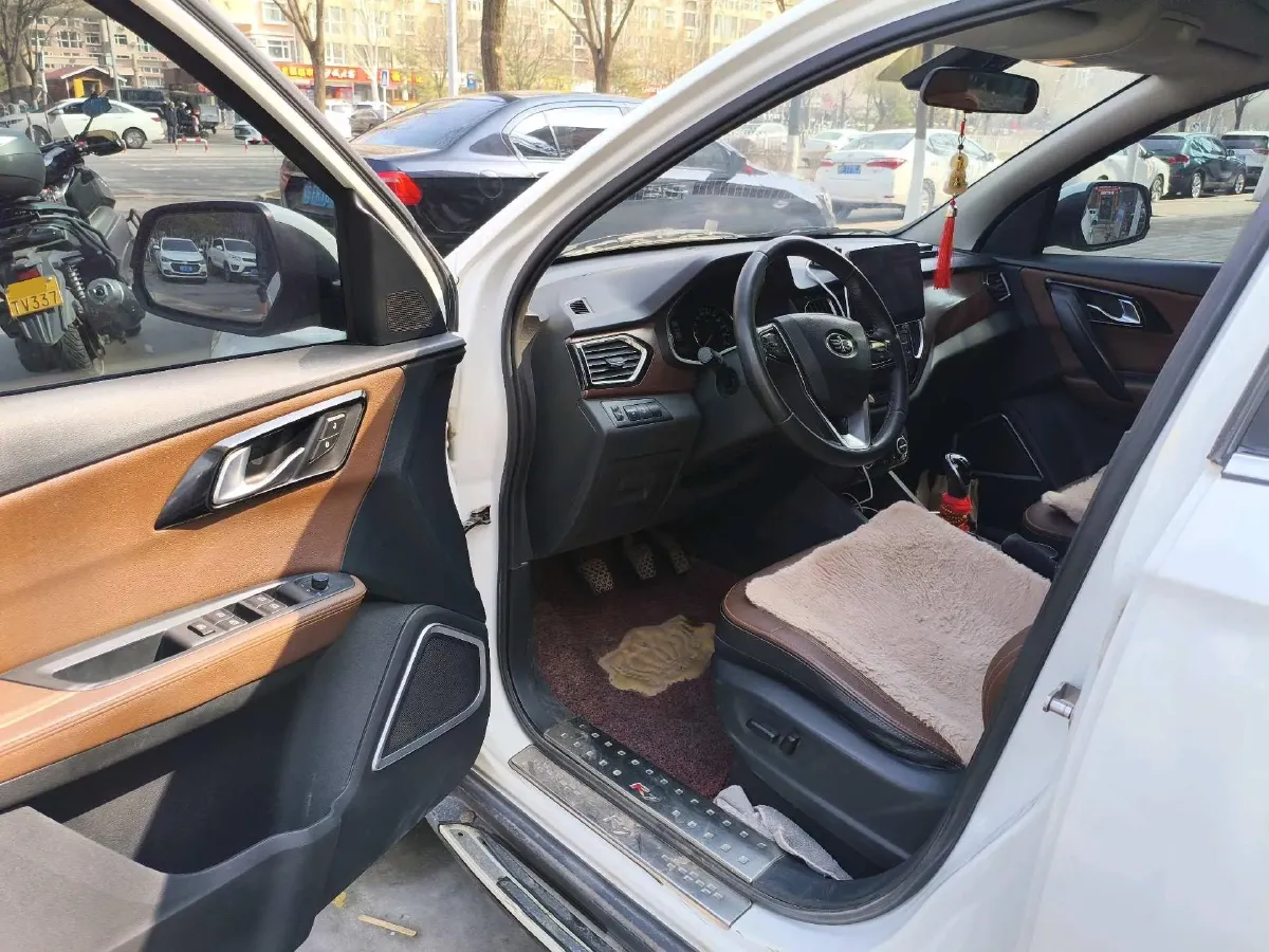 2017 FAW Senia R7 1.6L 116HP L4 5MT,autocango,china used car exporter,china ev exporter,chinese used car exporter,chinese used ev exporter