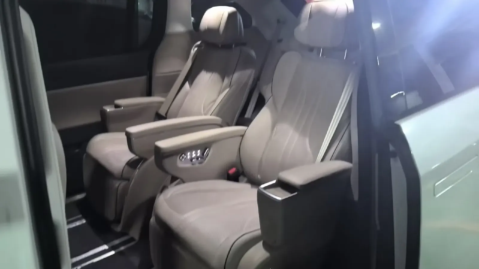 2025 Xpeng X9 BEV,autocango,china used car exporter,china ev exporter,chinese used car exporter,chinese used ev exporter