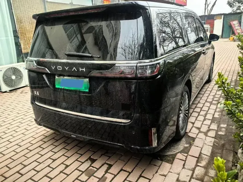 2025 Voyah Dream 1.5T 150HP L4 PHEV 41.7KWH,autocango,china used car exporter,china ev exporter,chinese used car exporter,chinese used ev exporter