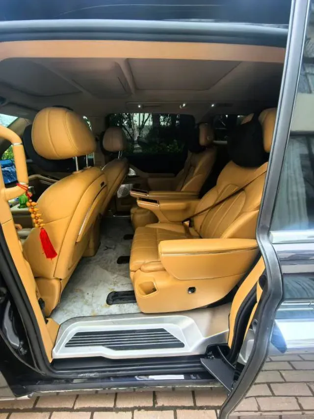 2025 Voyah Dream 1.5T 150HP L4 PHEV 41.7KWH,autocango,china used car exporter,china ev exporter,chinese used car exporter,chinese used ev exporter