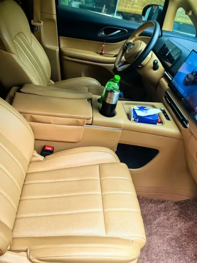 2025 Voyah Dream 1.5T 150HP L4 PHEV 41.7KWH,autocango,china used car exporter,china ev exporter,chinese used car exporter,chinese used ev exporter