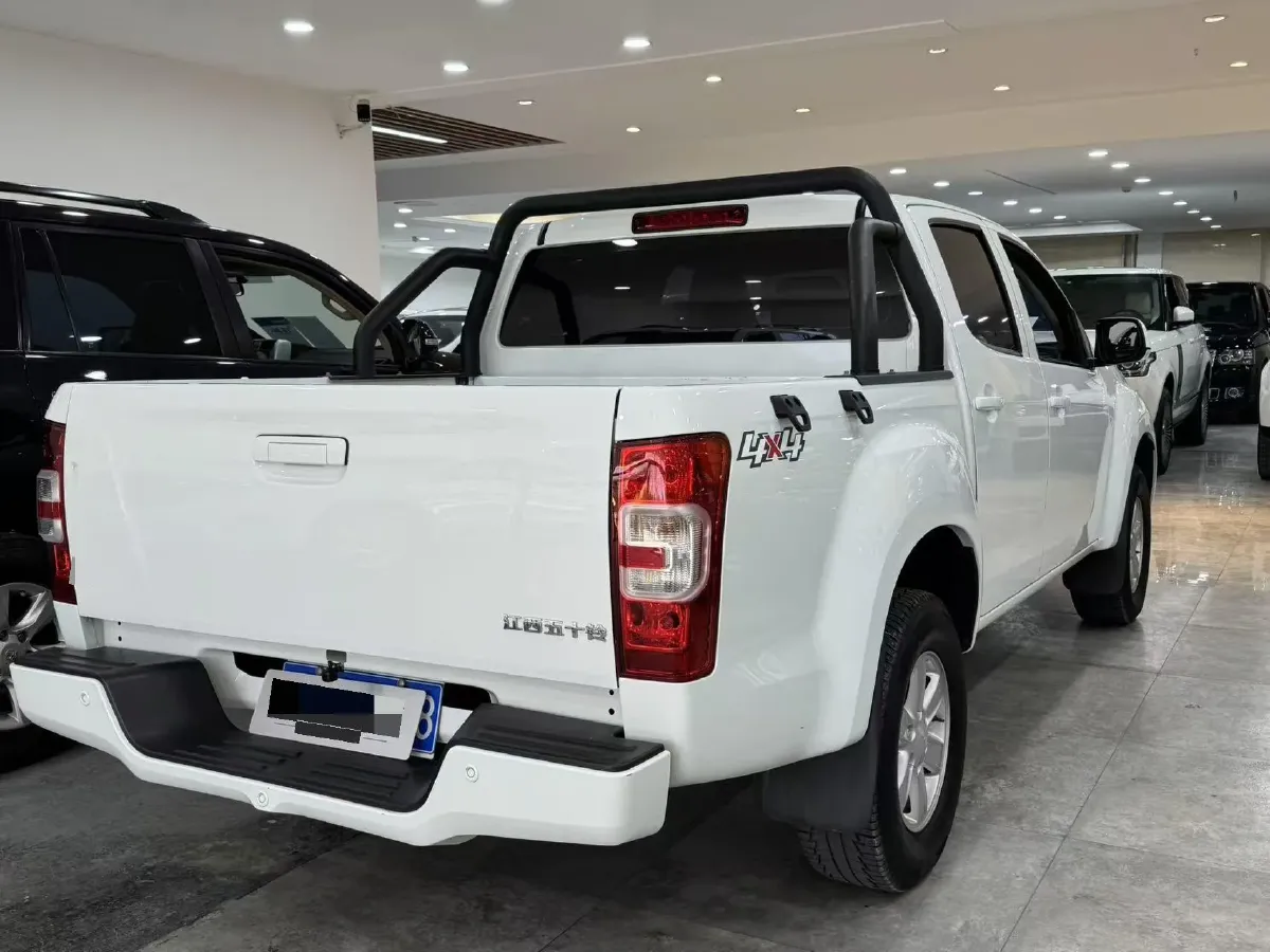 2022 Isuzu RE-MAX Jim 2.4T 211HP L4 5MT,autocango,china used car exporter,china ev exporter,chinese used car exporter,chinese used ev exporter
