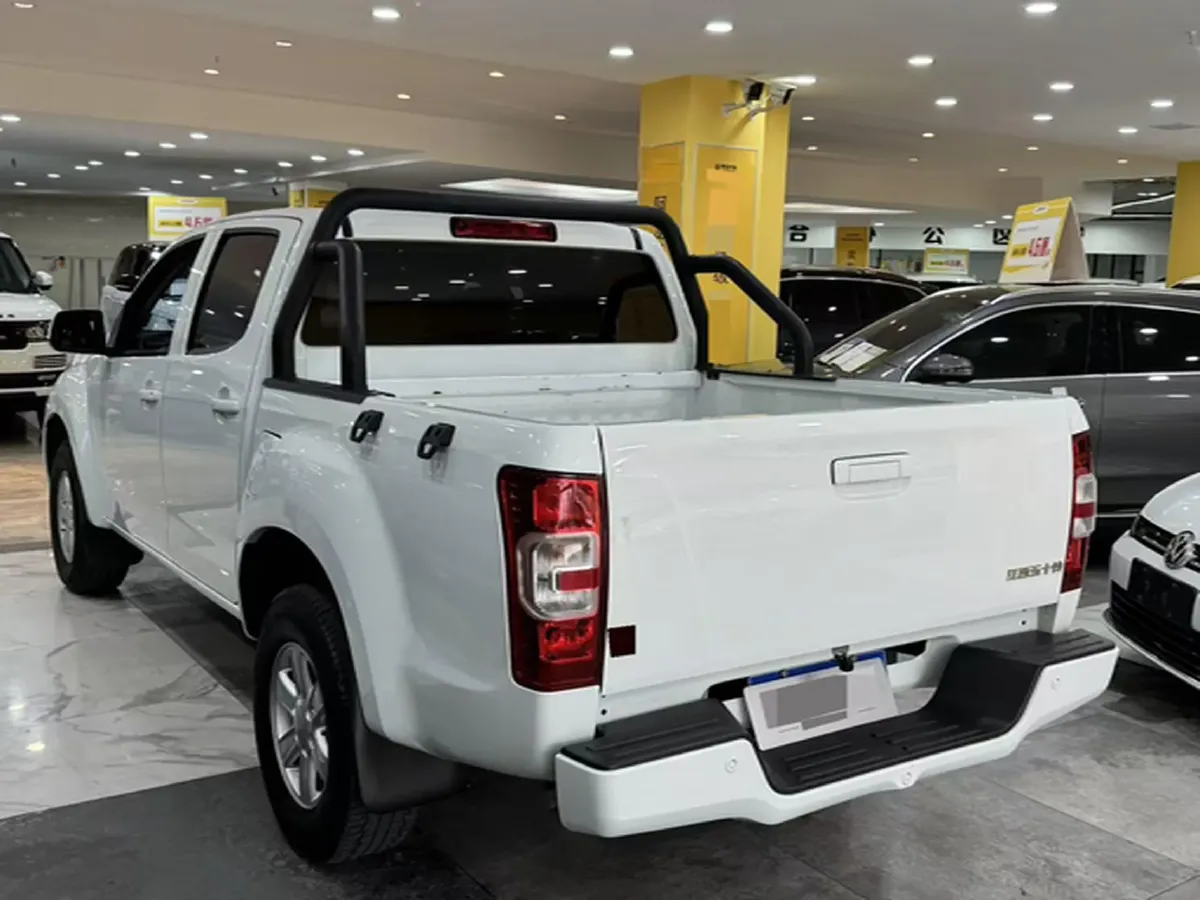 2022 Isuzu RE-MAX Jim 2.4T 211HP L4 5MT,autocango,china used car exporter,china ev exporter,chinese used car exporter,chinese used ev exporter