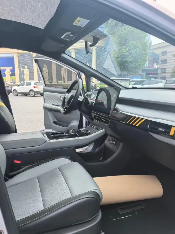 2022 Geely Okavango 1.8T 184HP L4 7DCT,autocango,china used car exporter,china ev exporter,chinese used car exporter,chinese used ev exporter