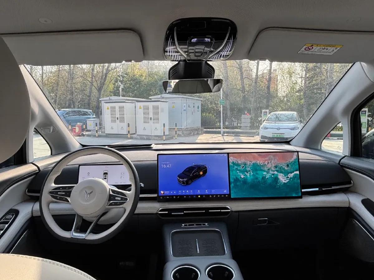 2025 Voyah Dream 1.5T 150HP L4 PHEV 41.7KWH,autocango,china used car exporter,china ev exporter,chinese used car exporter,chinese used ev exporter