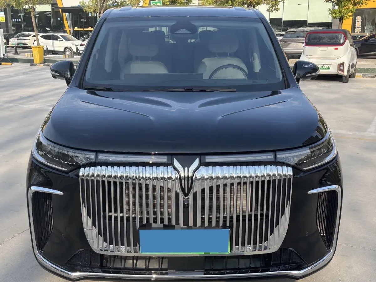 2025 Voyah Dream 1.5T 150HP L4 PHEV 41.7KWH,autocango,china used car exporter,china ev exporter,chinese used car exporter,chinese used ev exporter