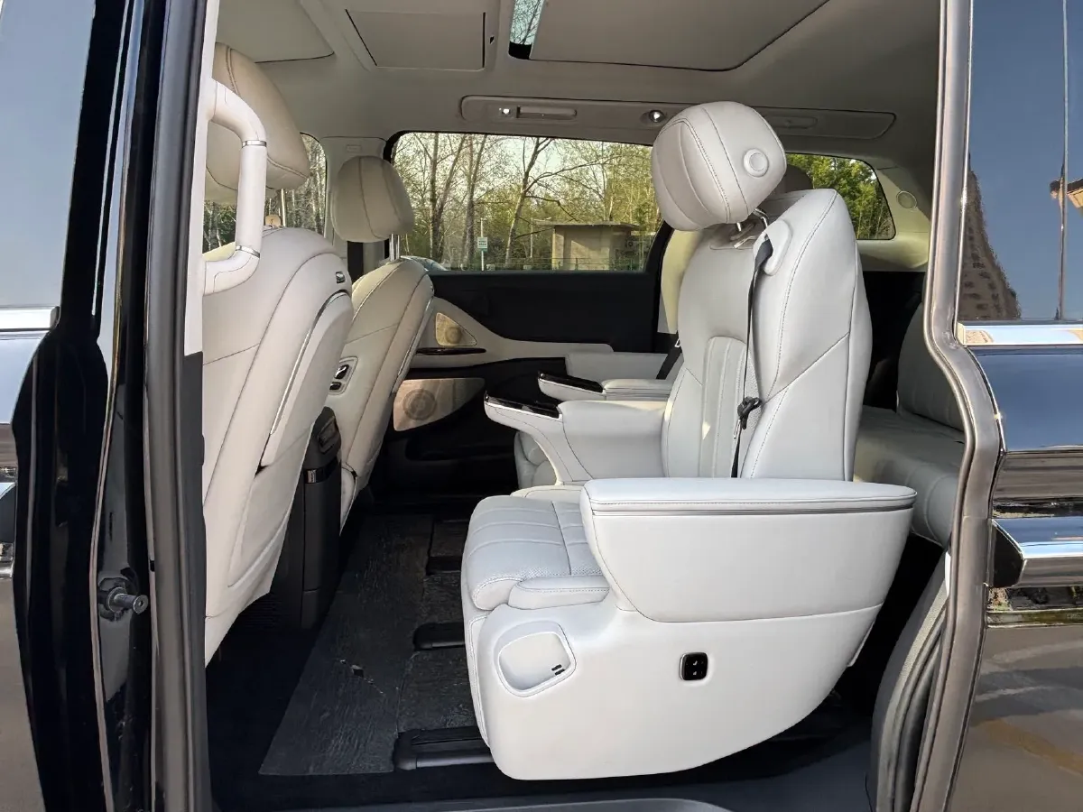 2025 Voyah Dream 1.5T 150HP L4 PHEV 41.7KWH,autocango,china used car exporter,china ev exporter,chinese used car exporter,chinese used ev exporter