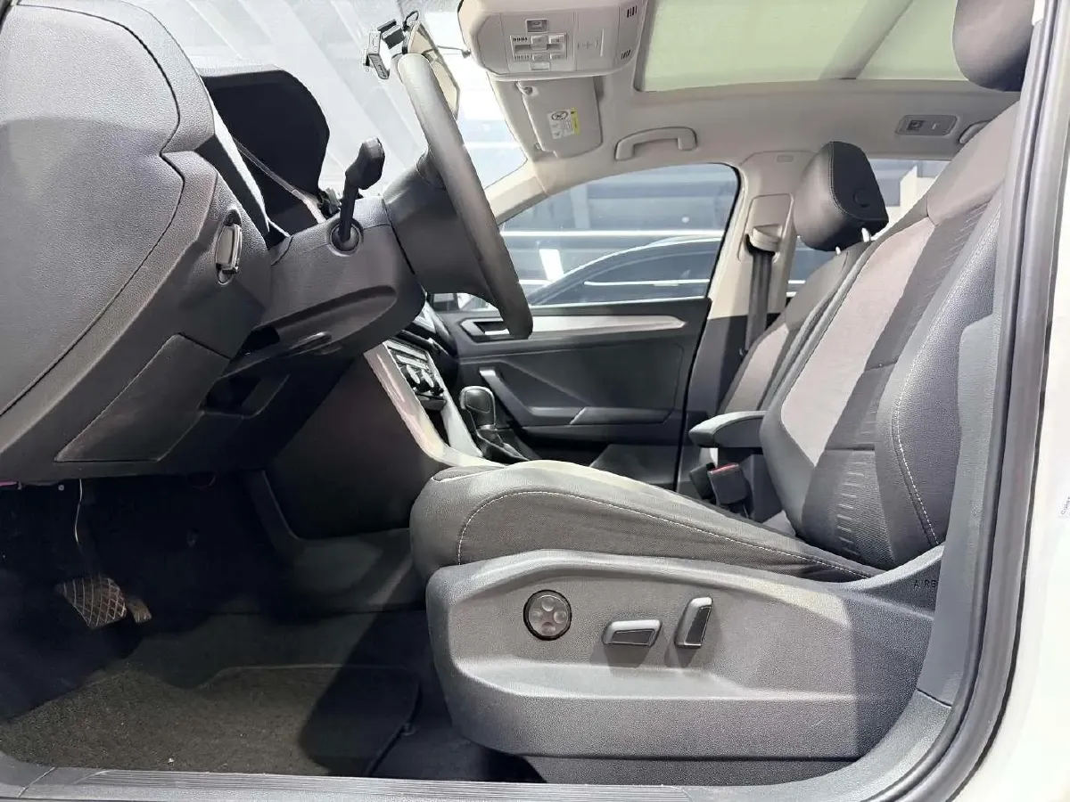 2022 Volkswagen T-Roc 1.4T 150HP L4 7DCT,autocango,china used car exporter,china ev exporter,chinese used car exporter,chinese used ev exporter