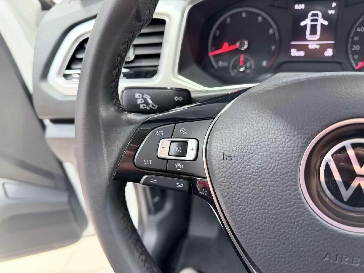 2022 Volkswagen T-Roc 1.4T 150HP L4 7DCT,autocango,china used car exporter,china ev exporter,chinese used car exporter,chinese used ev exporter