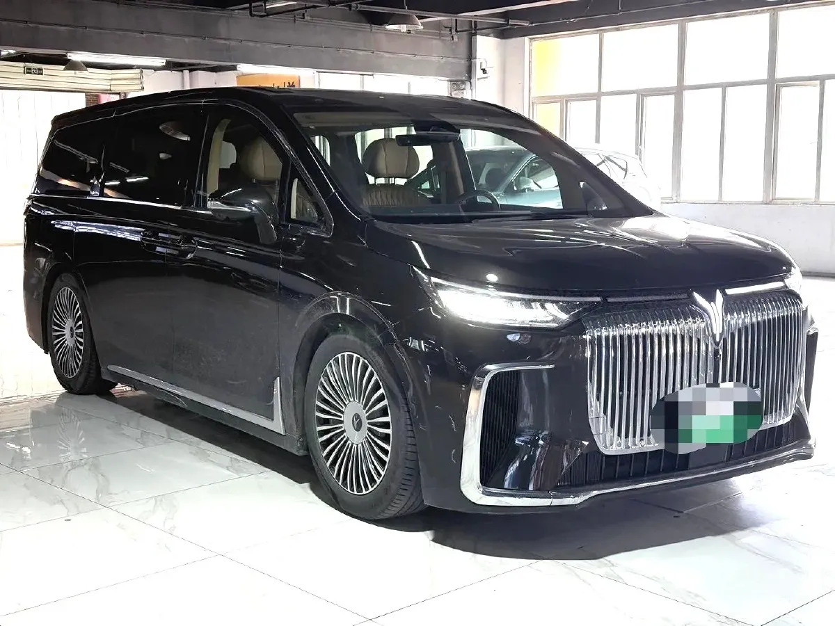 2025 Voyah Dream 1.5T 150HP L4 PHEV 41.7KWH,autocango,china used car exporter,china ev exporter,chinese used car exporter,chinese used ev exporter
