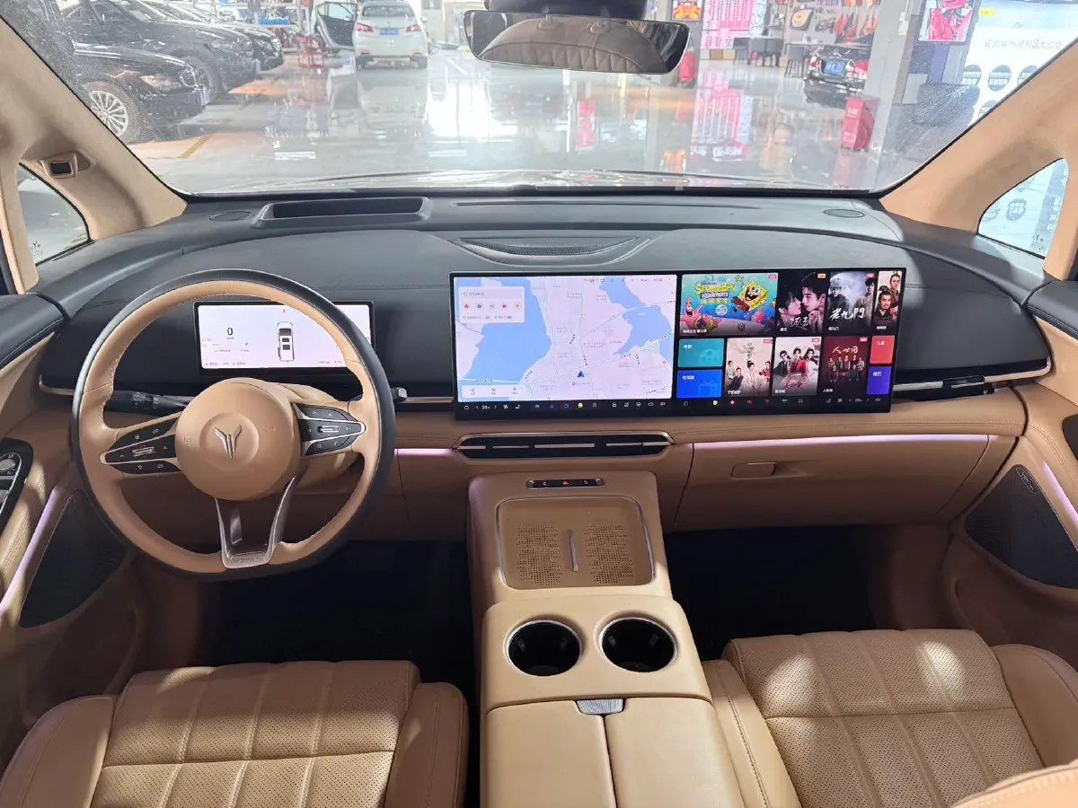 2025 Voyah Dream 1.5T 150HP L4 PHEV 41.7KWH,autocango,china used car exporter,china ev exporter,chinese used car exporter,chinese used ev exporter