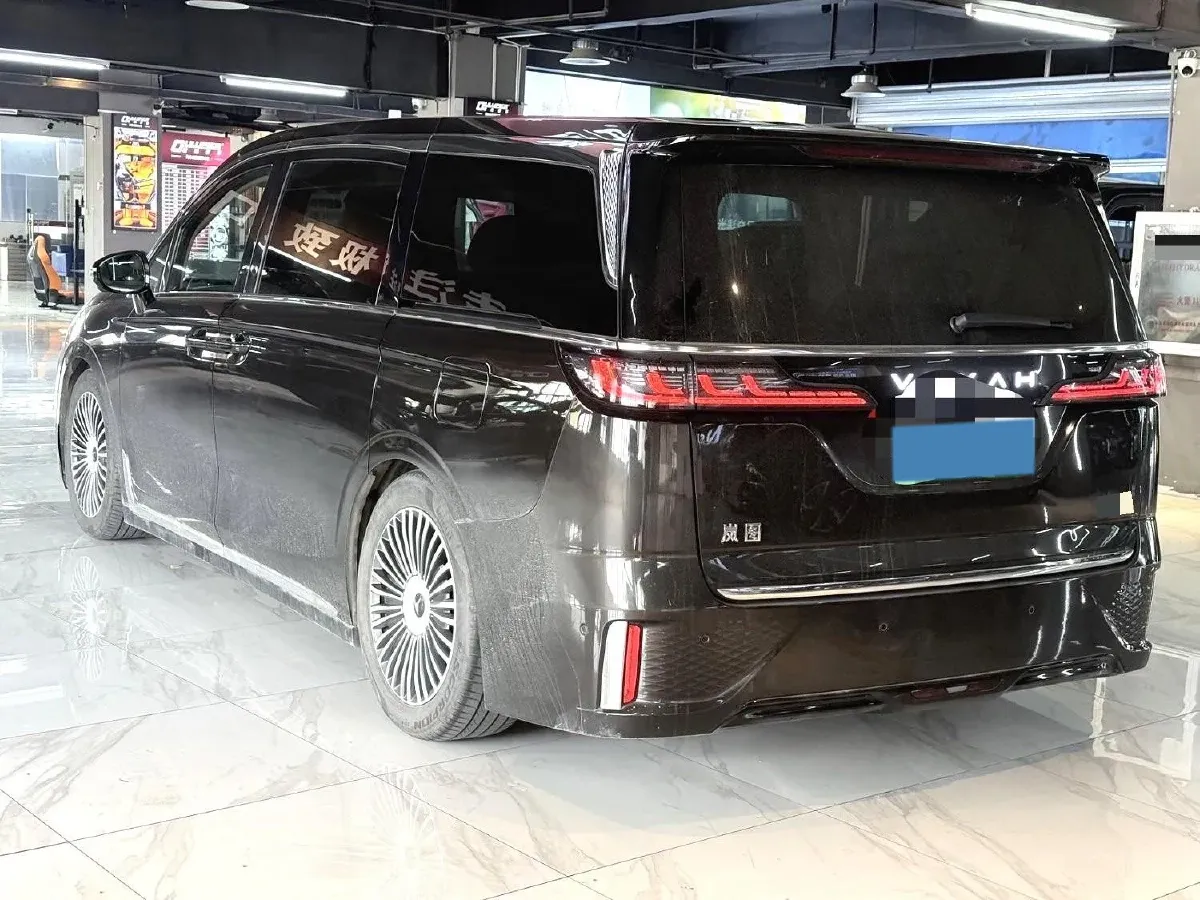 2025 Voyah Dream 1.5T 150HP L4 PHEV 41.7KWH,autocango,china used car exporter,china ev exporter,chinese used car exporter,chinese used ev exporter