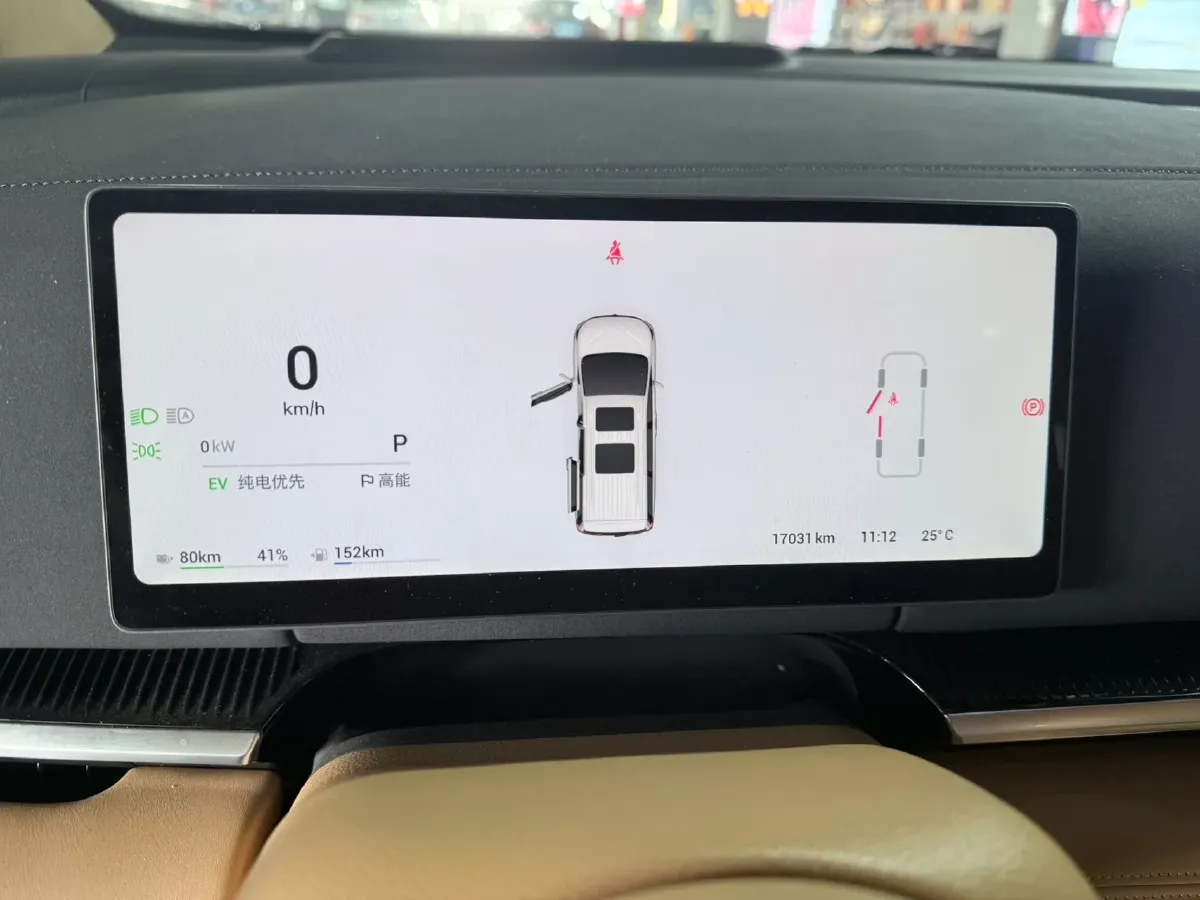 2025 Voyah Dream 1.5T 150HP L4 PHEV 41.7KWH,autocango,china used car exporter,china ev exporter,chinese used car exporter,chinese used ev exporter