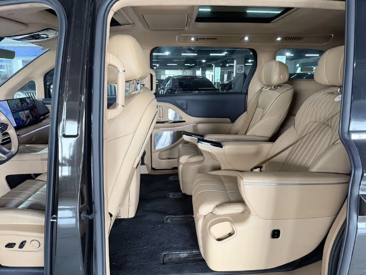 2025 Voyah Dream 1.5T 150HP L4 PHEV 41.7KWH,autocango,china used car exporter,china ev exporter,chinese used car exporter,chinese used ev exporter