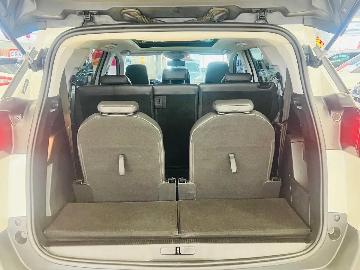 2017 Peugeot 5008 1.6T 167HP L4 6AT,autocango,china used car exporter,china ev exporter,chinese used car exporter,chinese used ev exporter