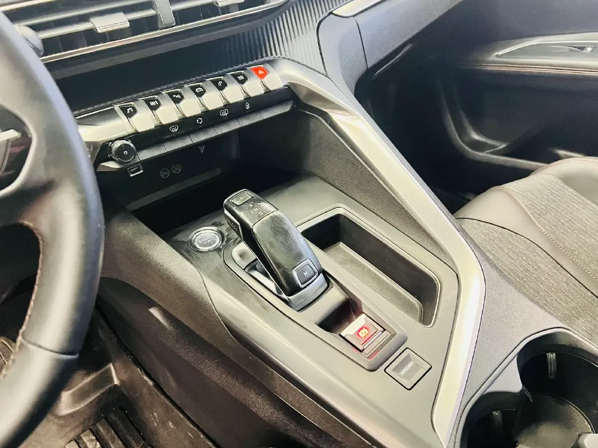 2017 Peugeot 5008 1.6T 167HP L4 6AT,autocango,china used car exporter,china ev exporter,chinese used car exporter,chinese used ev exporter