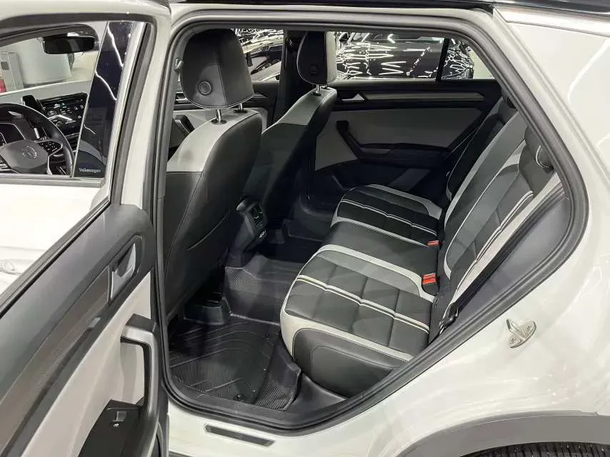 2023 Volkswagen T-Roc 1.5T 160HP L4 7DCT,autocango,china used car exporter,china ev exporter,chinese used car exporter,chinese used ev exporter