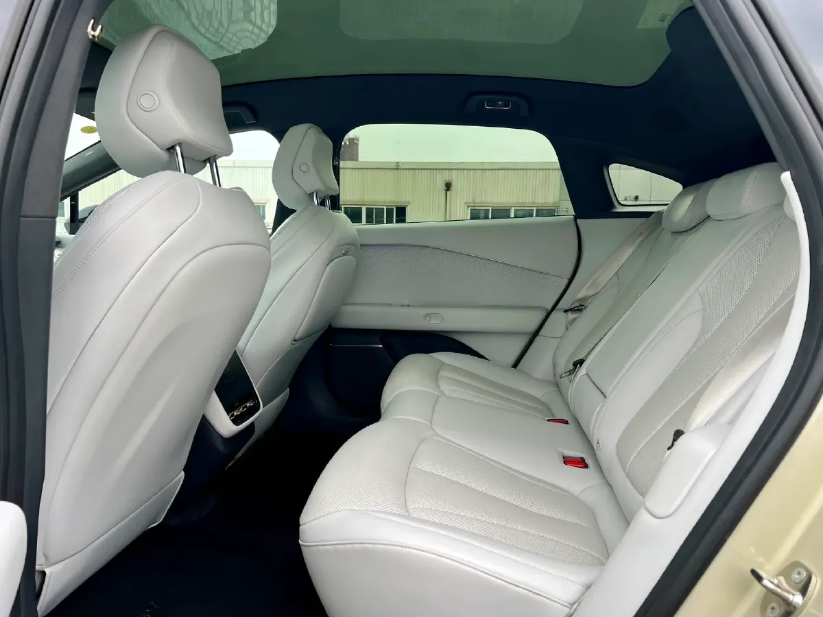 2024 Xpeng P7+ BEV 60.7KWH,autocango,china used car exporter,china ev exporter,chinese used car exporter,chinese used ev exporter