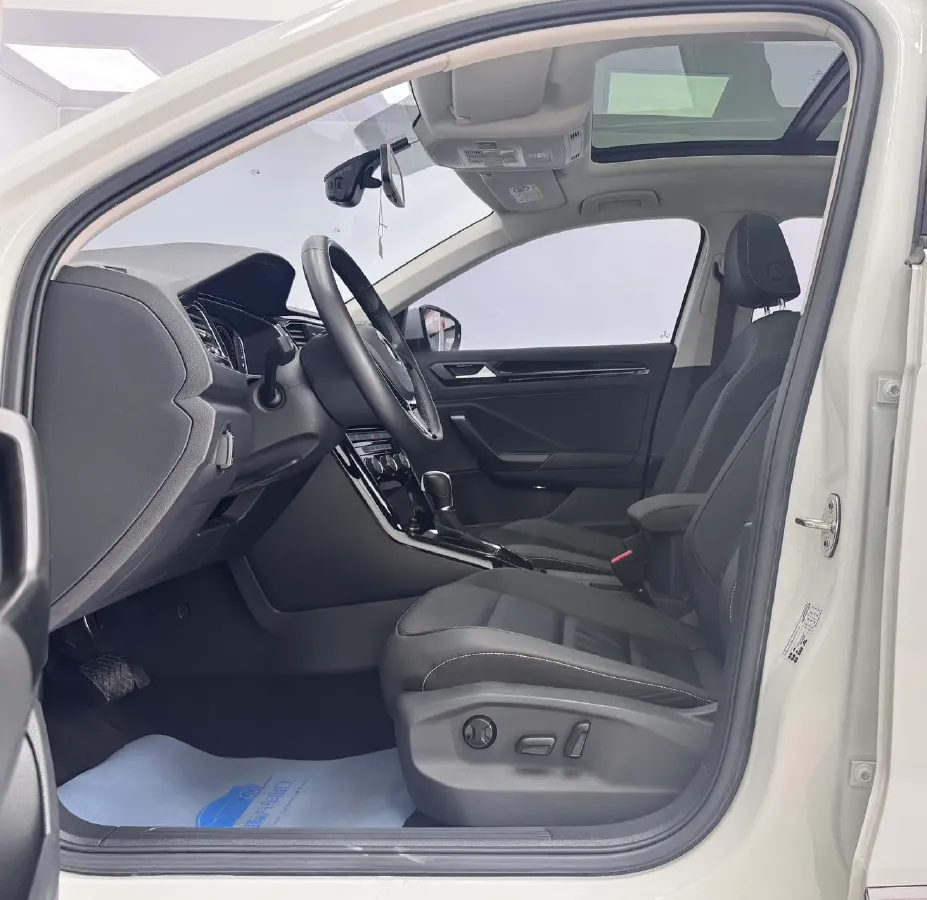 2022 Volkswagen T-Roc 1.4T 150HP L4 7DCT,autocango,china used car exporter,china ev exporter,chinese used car exporter,chinese used ev exporter