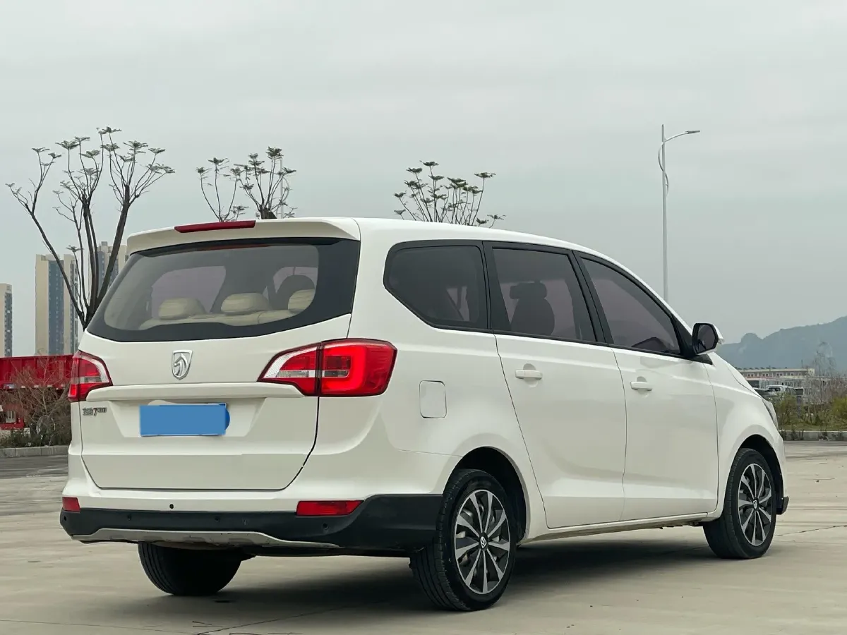 2019 BaoJun 730 1.5L 105HP L4 6MT,autocango,china used car exporter,china ev exporter,chinese used car exporter,chinese used ev exporter