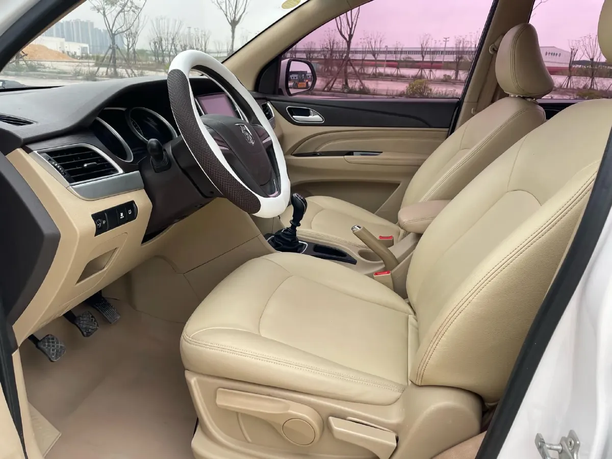 2019 BaoJun 730 1.5L 105HP L4 6MT,autocango,china used car exporter,china ev exporter,chinese used car exporter,chinese used ev exporter