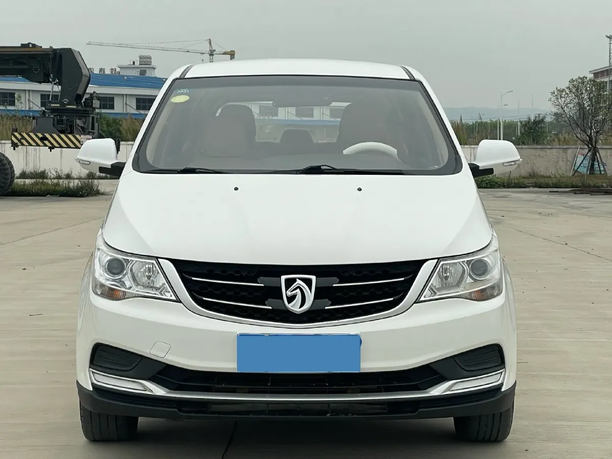 2019 BaoJun 730 1.5L 105HP L4 6MT,autocango,china used car exporter,china ev exporter,chinese used car exporter,chinese used ev exporter