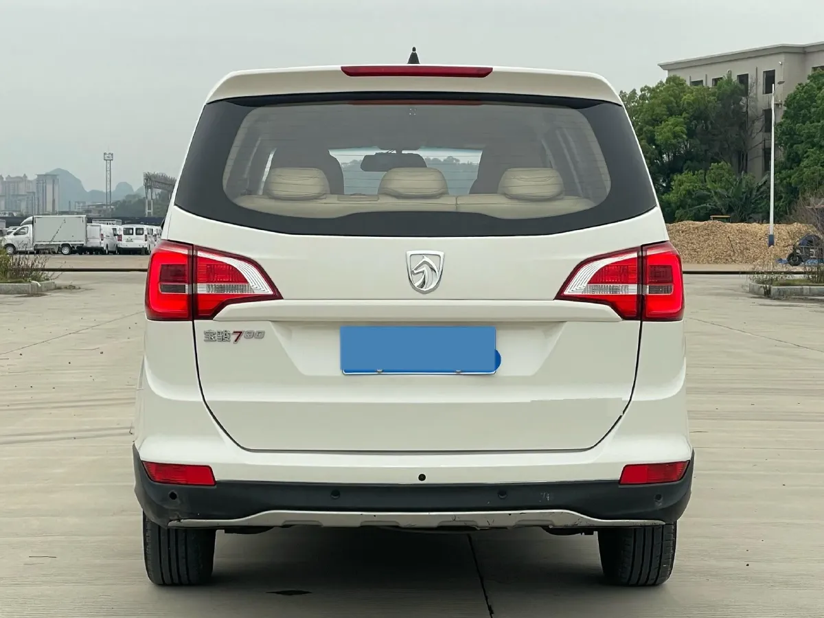 2019 BaoJun 730 1.5L 105HP L4 6MT,autocango,china used car exporter,china ev exporter,chinese used car exporter,chinese used ev exporter
