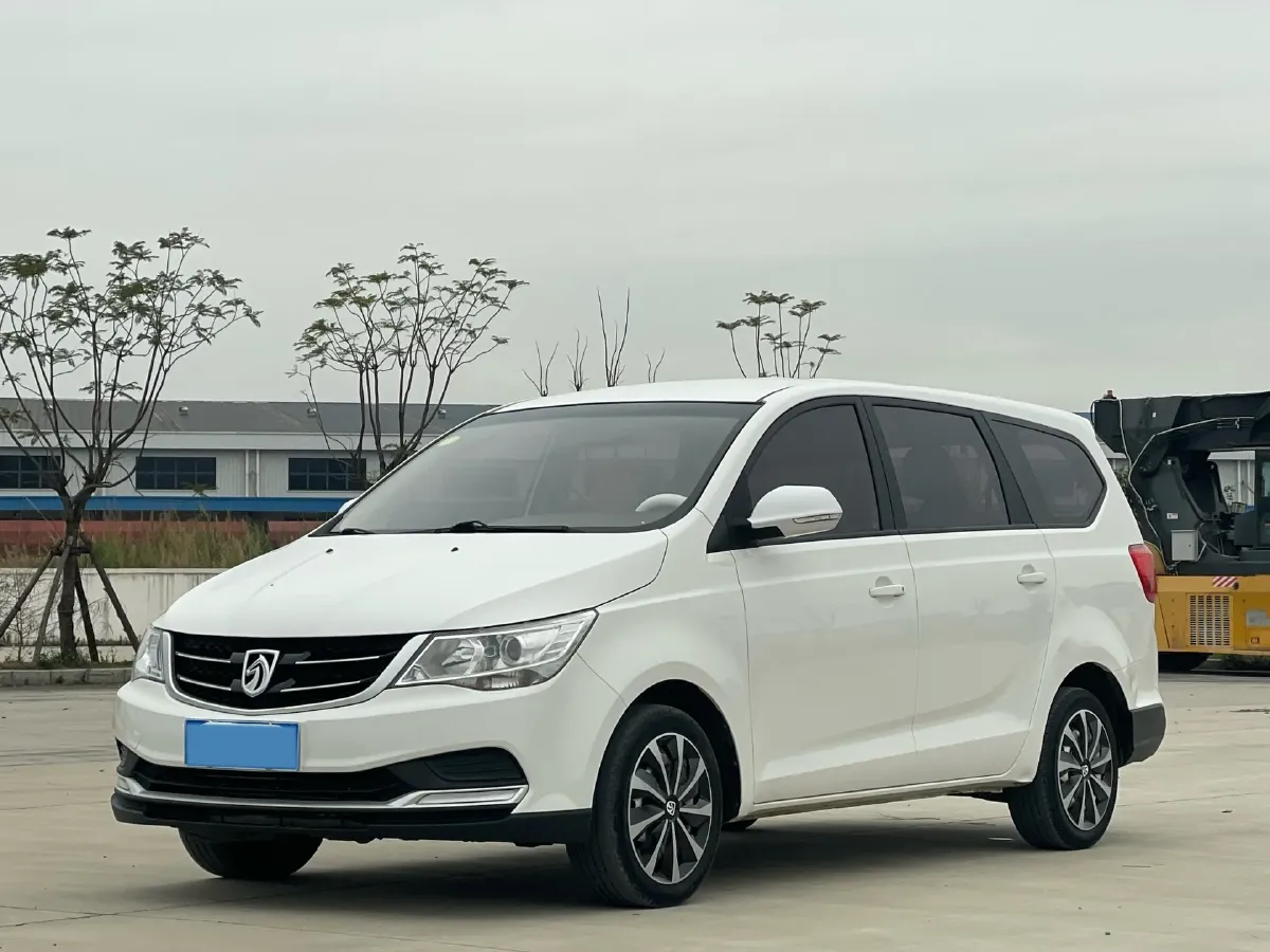2019 BaoJun 730 1.5L 105HP L4 6MT,autocango,china used car exporter,china ev exporter,chinese used car exporter,chinese used ev exporter