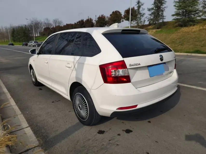 2016 Skoda Rapid Spaceback 1.4L 90HP L4 5MT,autocango,china used car exporter,china ev exporter,chinese used car exporter,chinese used ev exporter