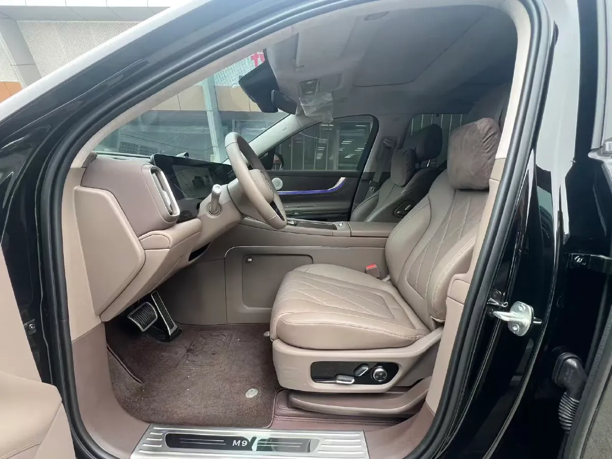 2024 AITO AITO M9 1.5T 152HP L4 REEV 52KWH,autocango,china used car exporter,china ev exporter,chinese used car exporter,chinese used ev exporter