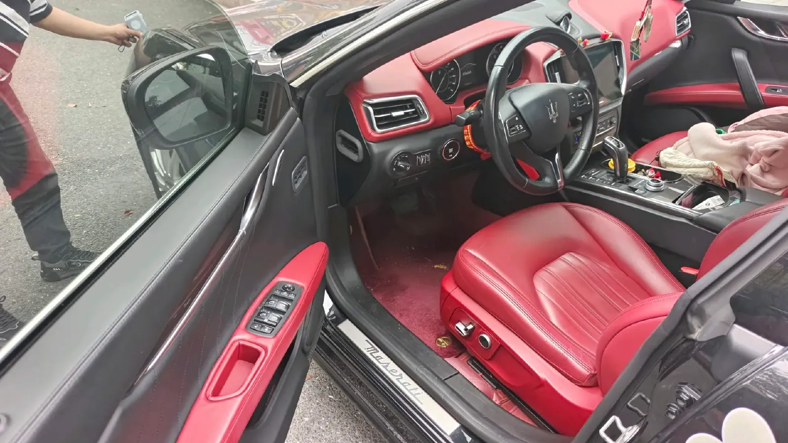 2021 Maserati Ghibli 2.0T 330HP L4 8AT,autocango,china used car exporter,china ev exporter,chinese used car exporter,chinese used ev exporter