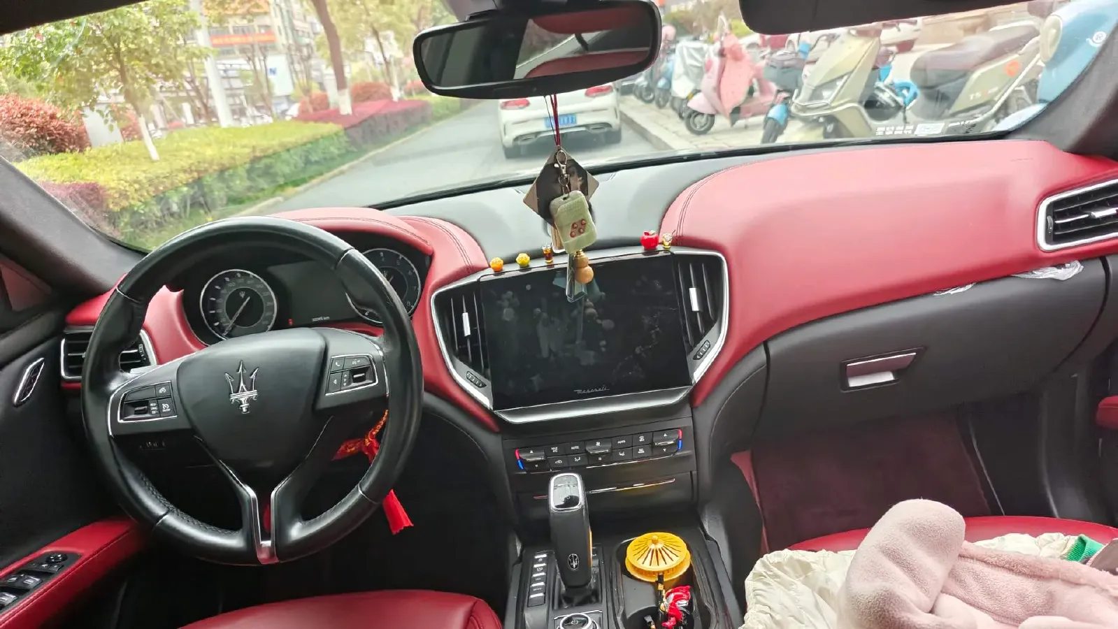 2021 Maserati Ghibli 2.0T 330HP L4 8AT,autocango,china used car exporter,china ev exporter,chinese used car exporter,chinese used ev exporter