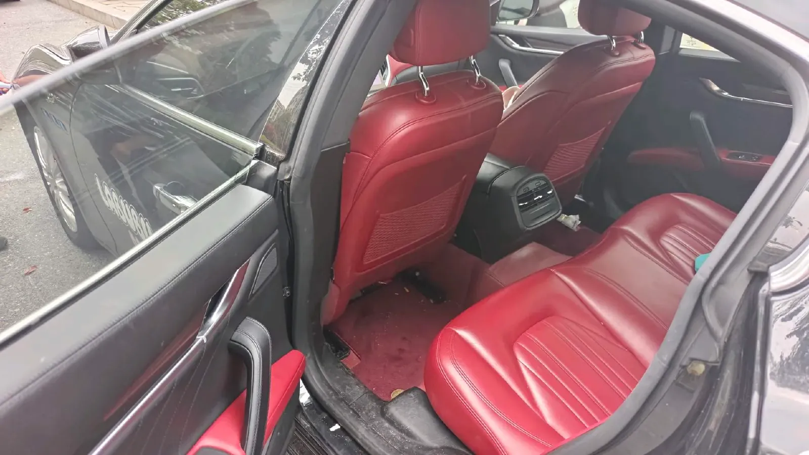 2021 Maserati Ghibli 2.0T 330HP L4 8AT,autocango,china used car exporter,china ev exporter,chinese used car exporter,chinese used ev exporter