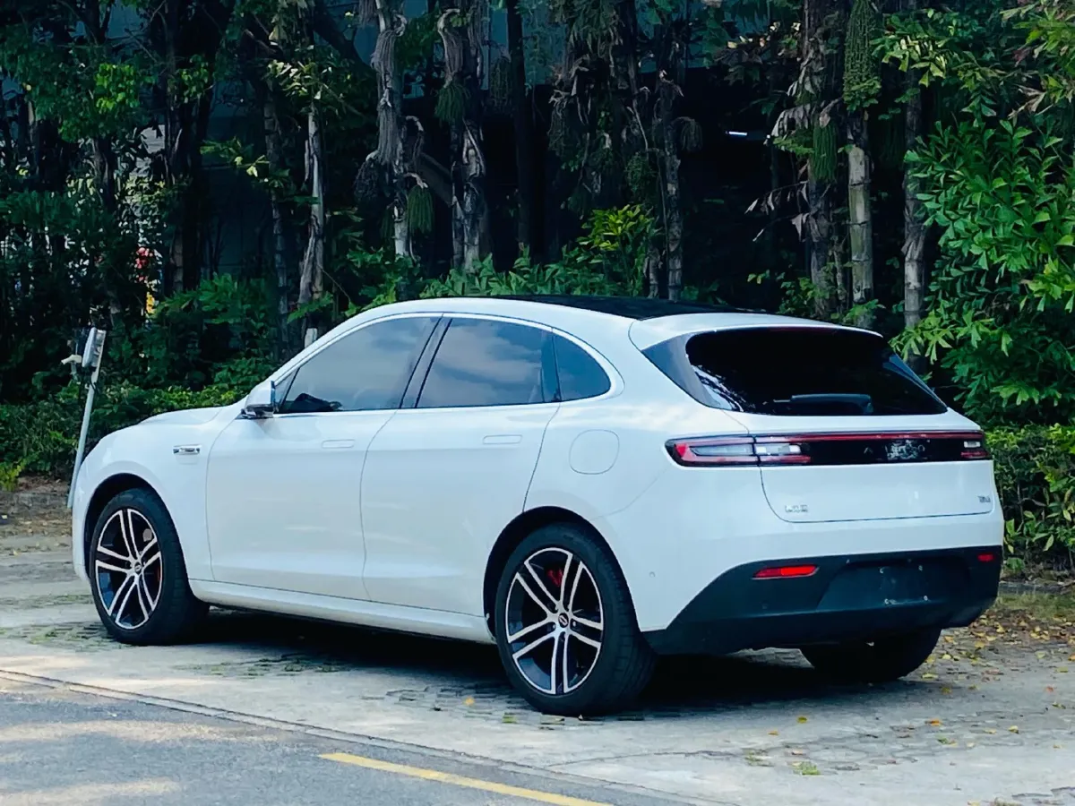 2024 AITO AITO M5 1.5T 152HP L4 REEV 42KWH,autocango,china used car exporter,china ev exporter,chinese used car exporter,chinese used ev exporter