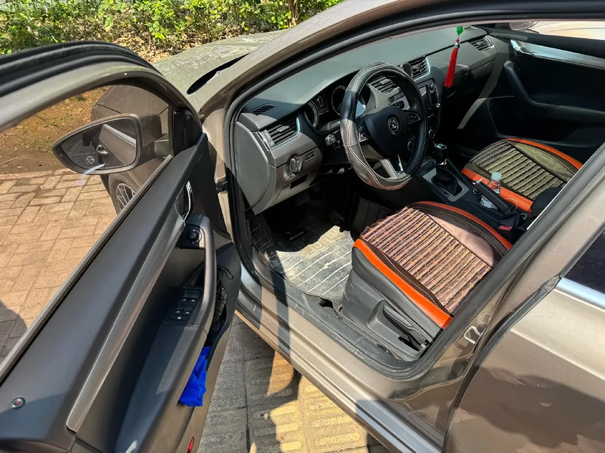 2019 Skoda Octavia 1.5L 116HP L4 6AT,autocango,china used car exporter,china ev exporter,chinese used car exporter,chinese used ev exporter