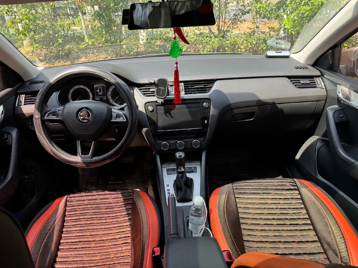 2019 Skoda Octavia 1.5L 116HP L4 6AT,autocango,china used car exporter,china ev exporter,chinese used car exporter,chinese used ev exporter