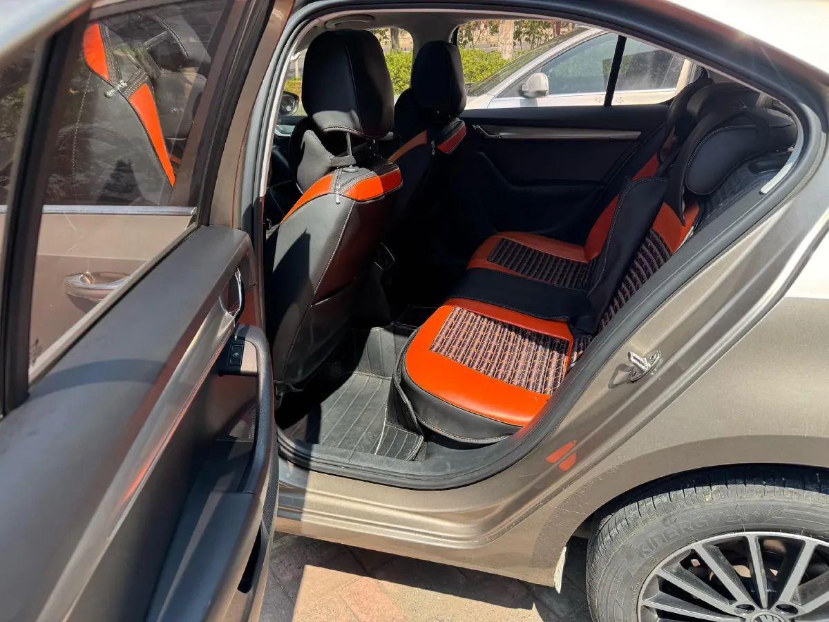 2019 Skoda Octavia 1.5L 116HP L4 6AT,autocango,china used car exporter,china ev exporter,chinese used car exporter,chinese used ev exporter